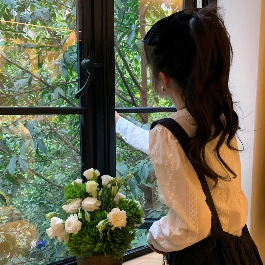 时尚女王：Iris的华丽传奇